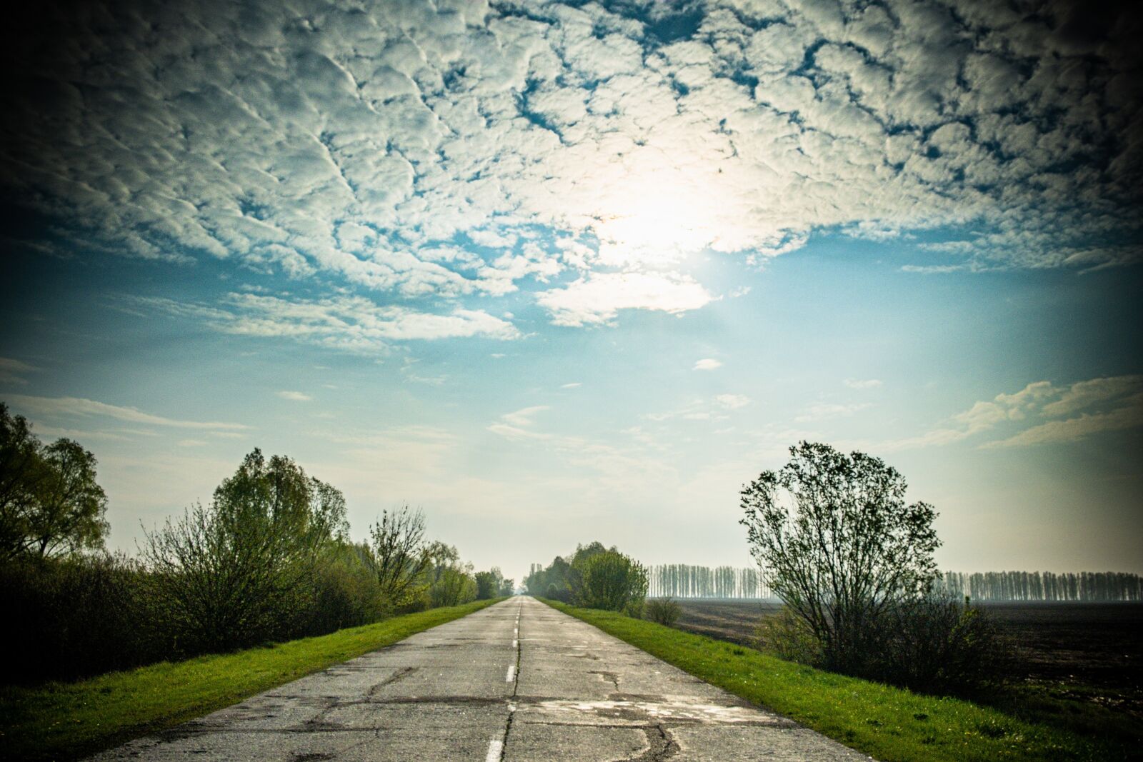 Fujifilm X-T3 + Fujifilm XF 18-55mm F2.8-4 R LM OIS sample photo. Road, landscape, sky photography