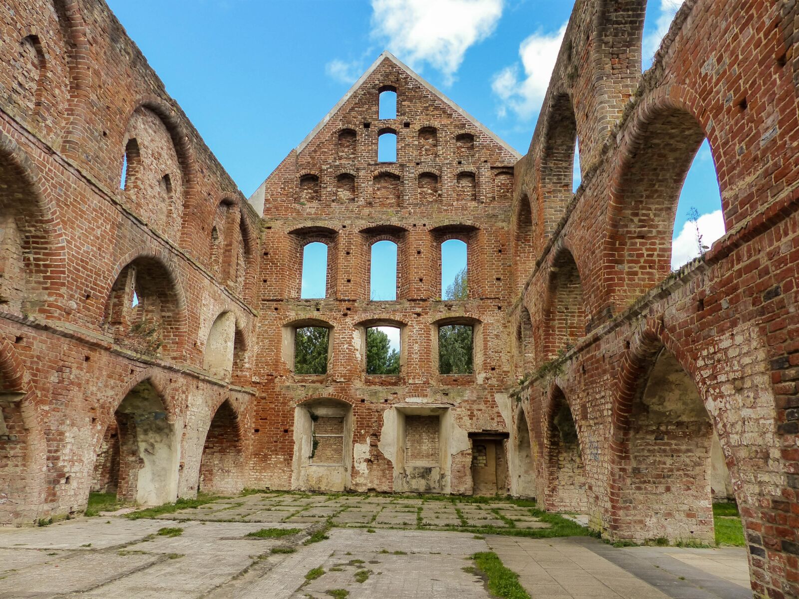 Panasonic Lumix DMC-FZ200 sample photo. Ruin, old, architecture photography
