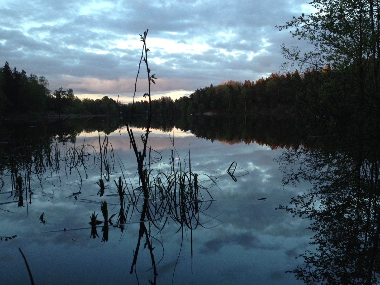 iPhone 4S back camera 4.28mm f/2.4 sample photo. Reflections, sunset, water photography