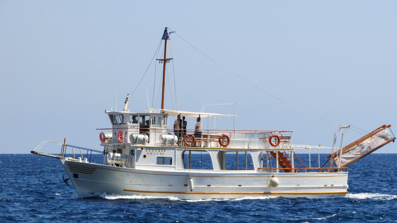Canon PowerShot SX400 IS sample photo. Boat, cruise boat, vacation photography
