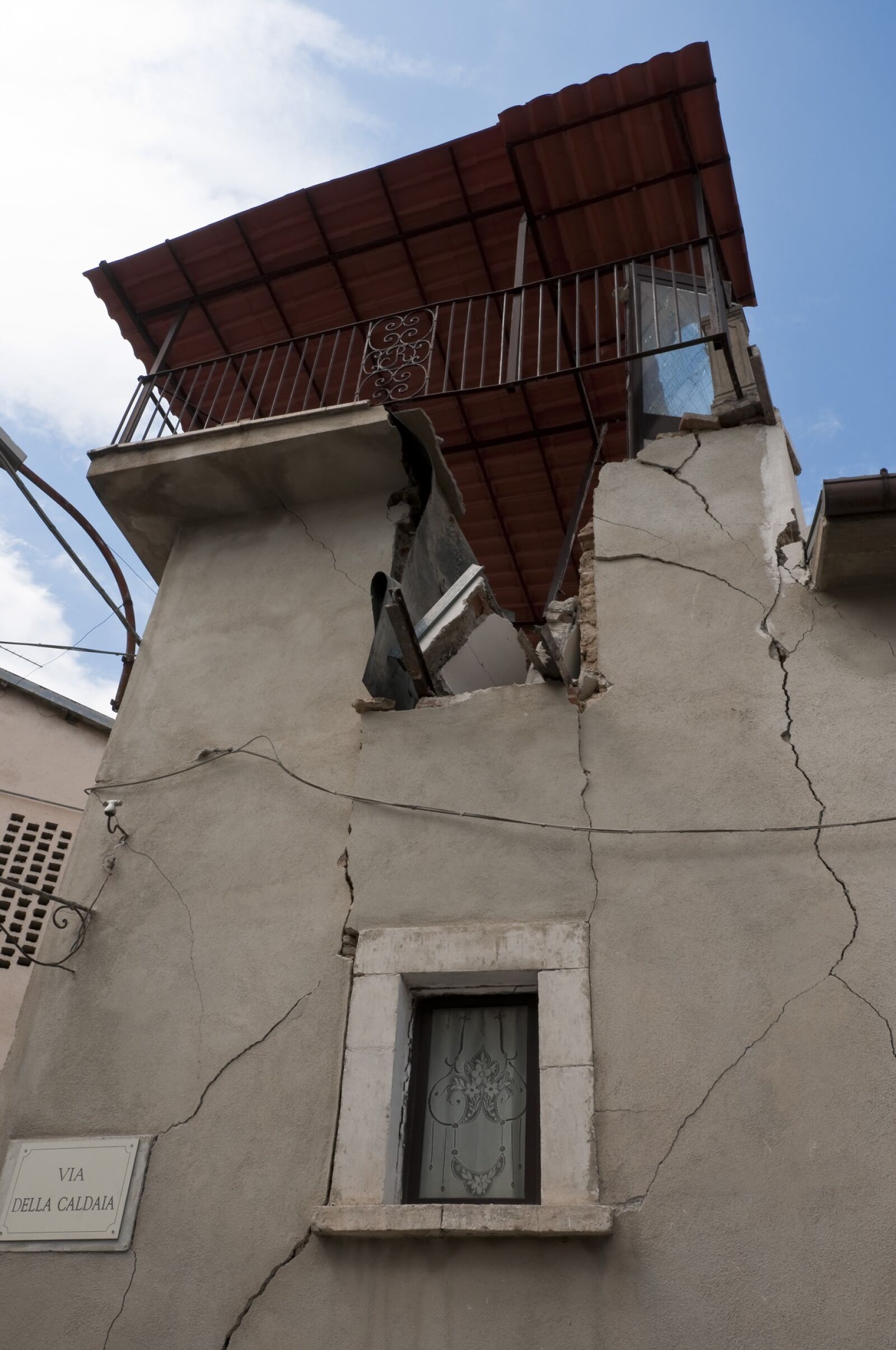 Nikon D300 sample photo. Earthquake, rubble, l'aquila photography