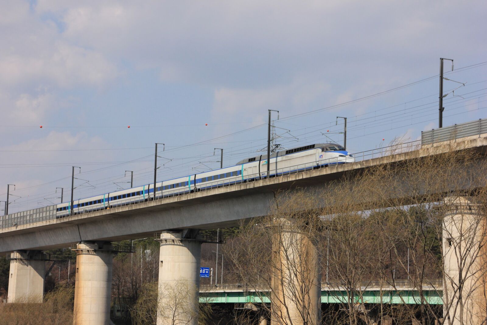 Canon EOS 600D (Rebel EOS T3i / EOS Kiss X5) sample photo. Korea, railway, transportation photography