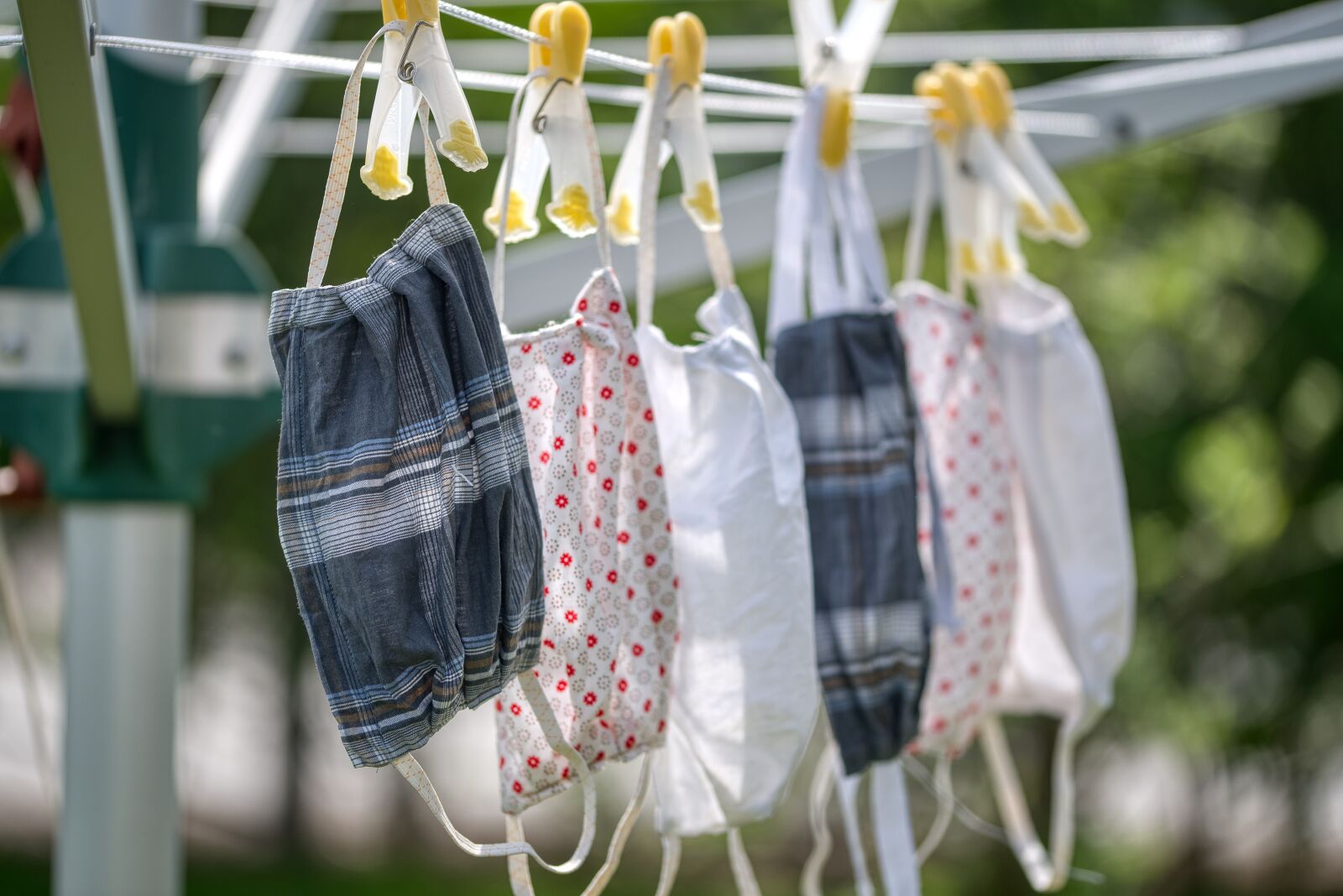 Nikon D750 sample photo. Clothes line, clothespins, laundry photography