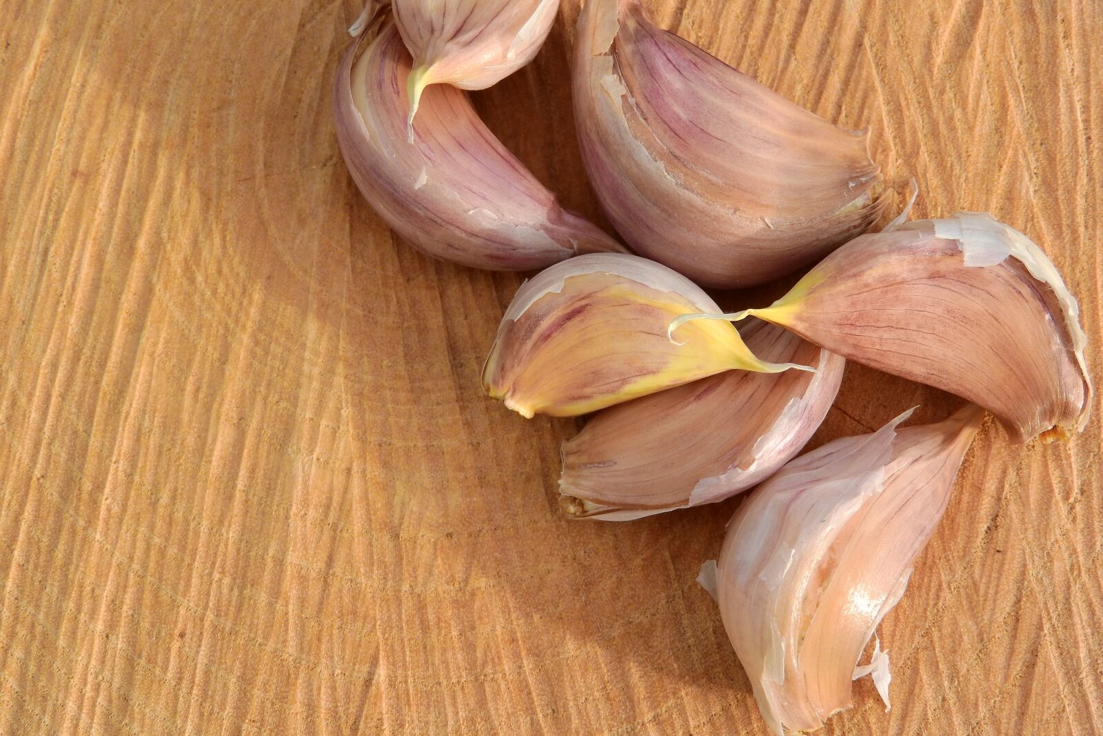 Nikon Coolpix P610 sample photo. A clove of garlic photography
