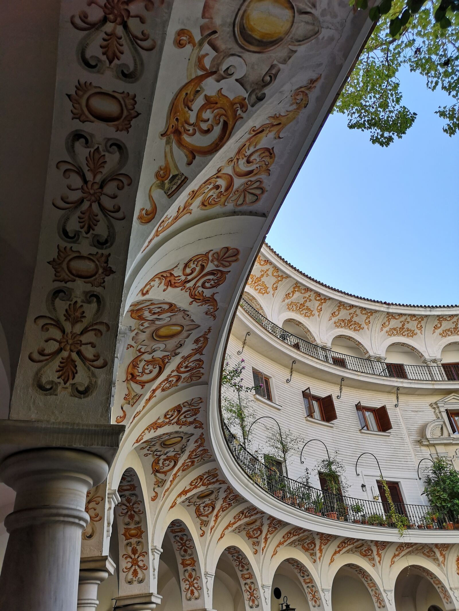 HUAWEI CLT-L09 sample photo. Columna, balcones, sevilla photography