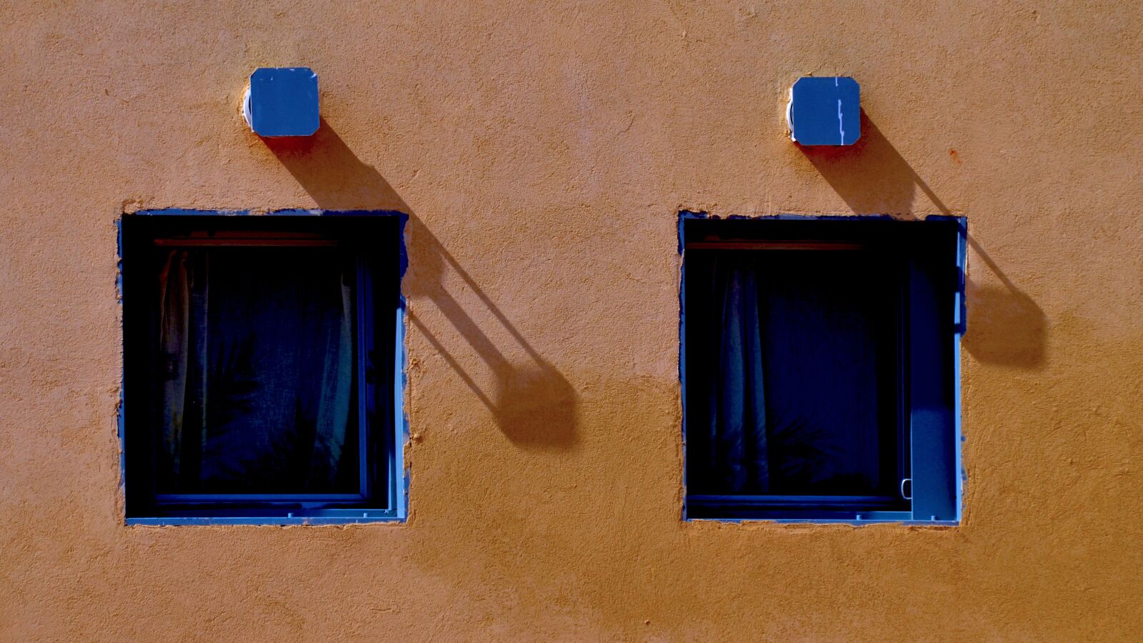 Nikon D7000 sample photo. Wall, house, painting photography