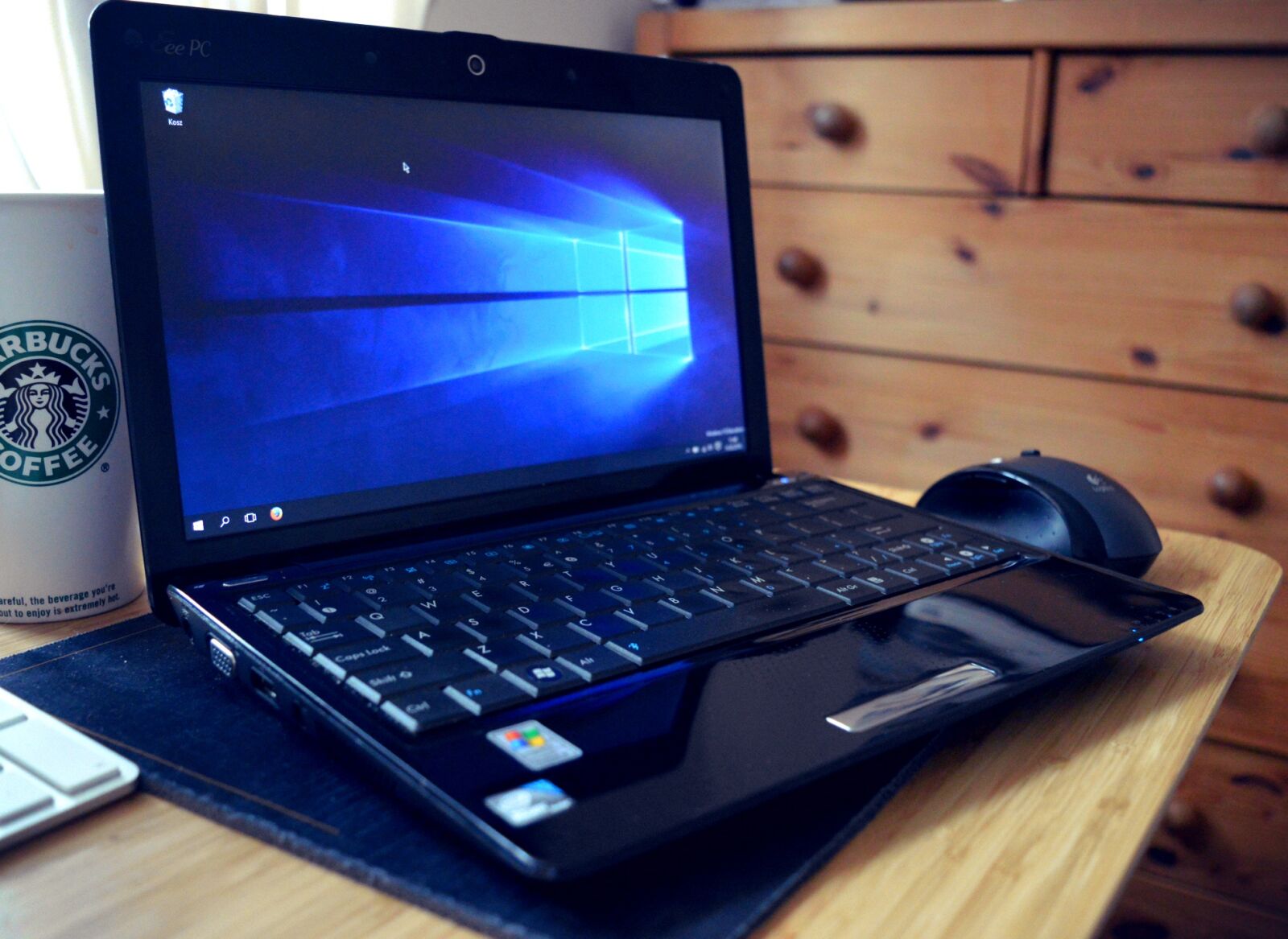 Nikon D3200 sample photo. Asus, laptop, microsoft, netbook photography