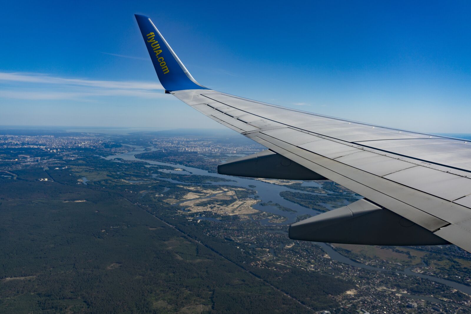 Sony a6000 sample photo. Uia, ukrainian airlines, flight photography