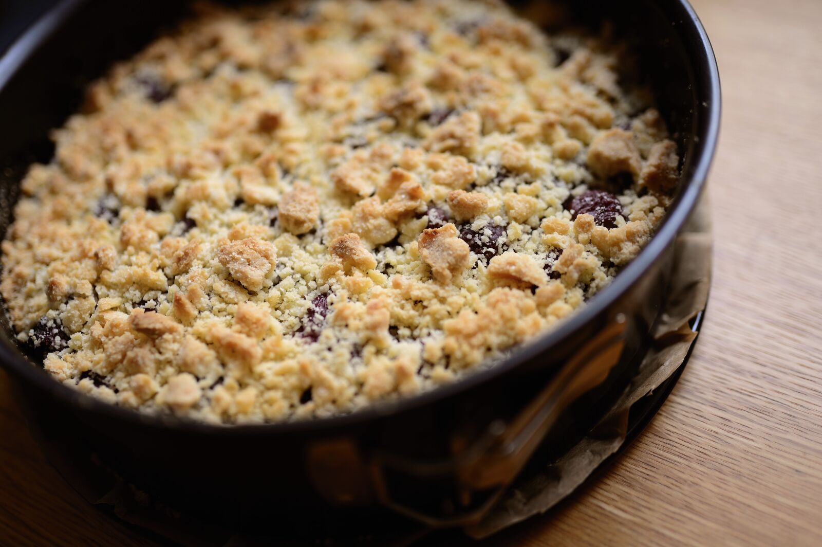 Nikon D610 sample photo. Cake, cherry pie, streusel photography