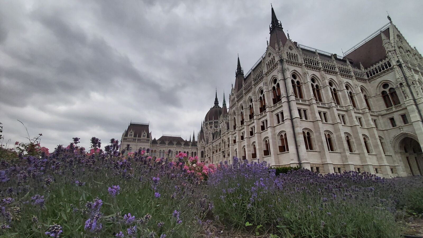 Samsung Galaxy A70 sample photo. Hungary, parliament, garden photography