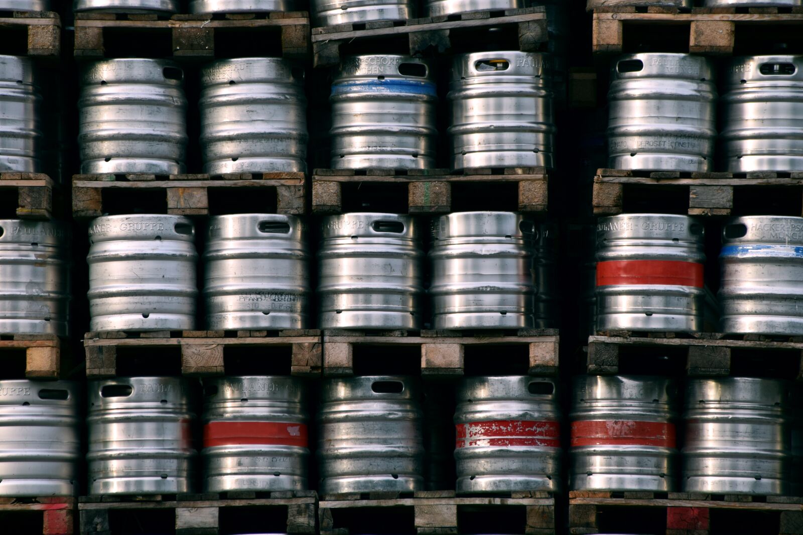 Nikon D3300 sample photo. Beer, beer barrels, metal photography
