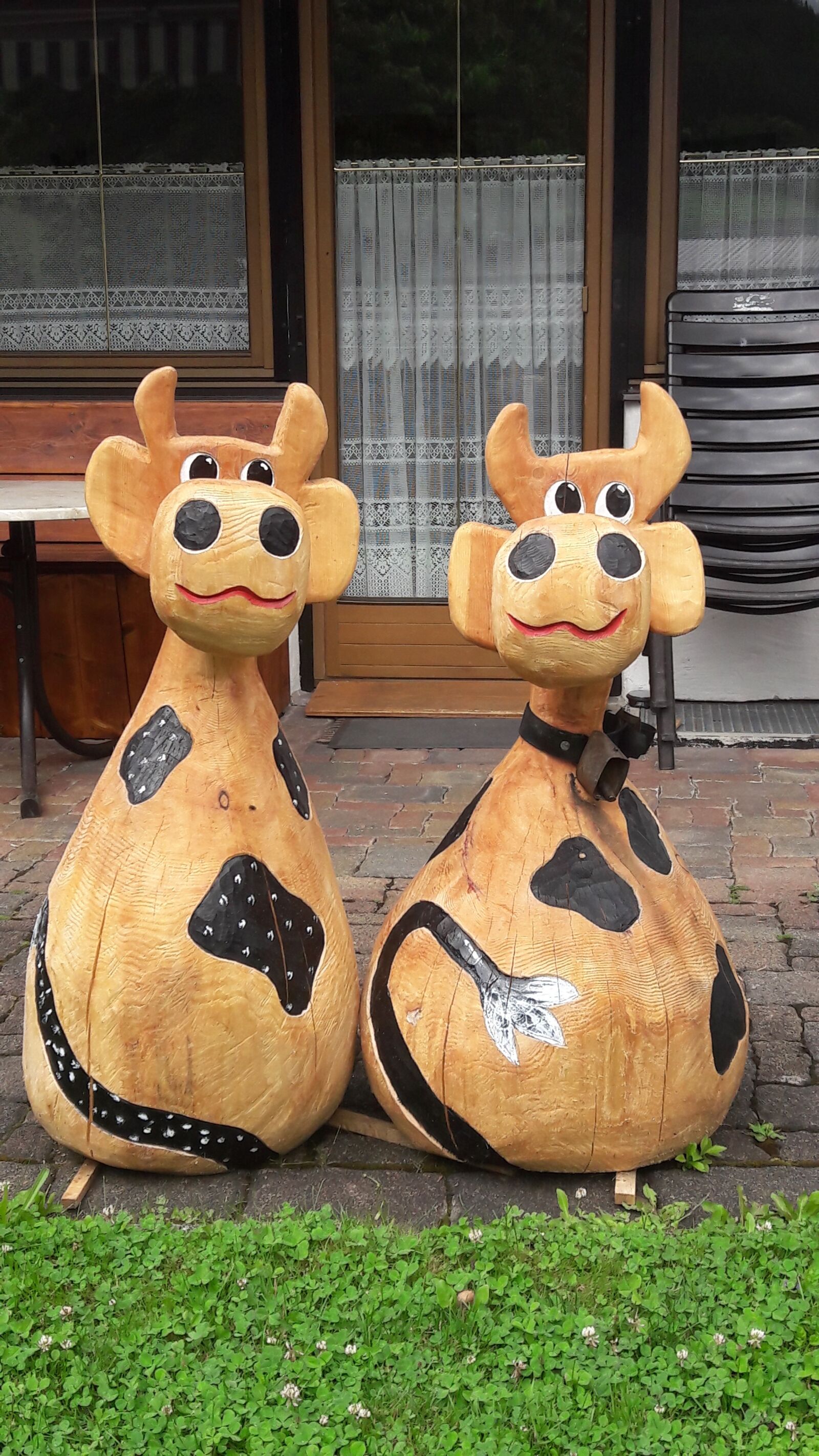 Samsung Galaxy A5(2016) sample photo. Cows, cow, sculpture photography