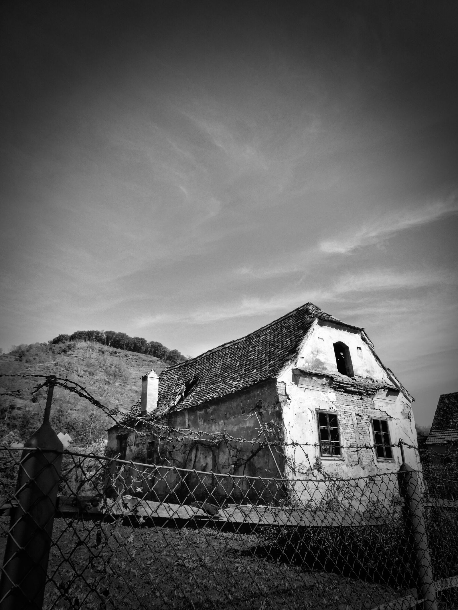 Panasonic Lumix DC-ZS70 (Lumix DC-TZ90) sample photo. Derelict, ruins, abandoned photography