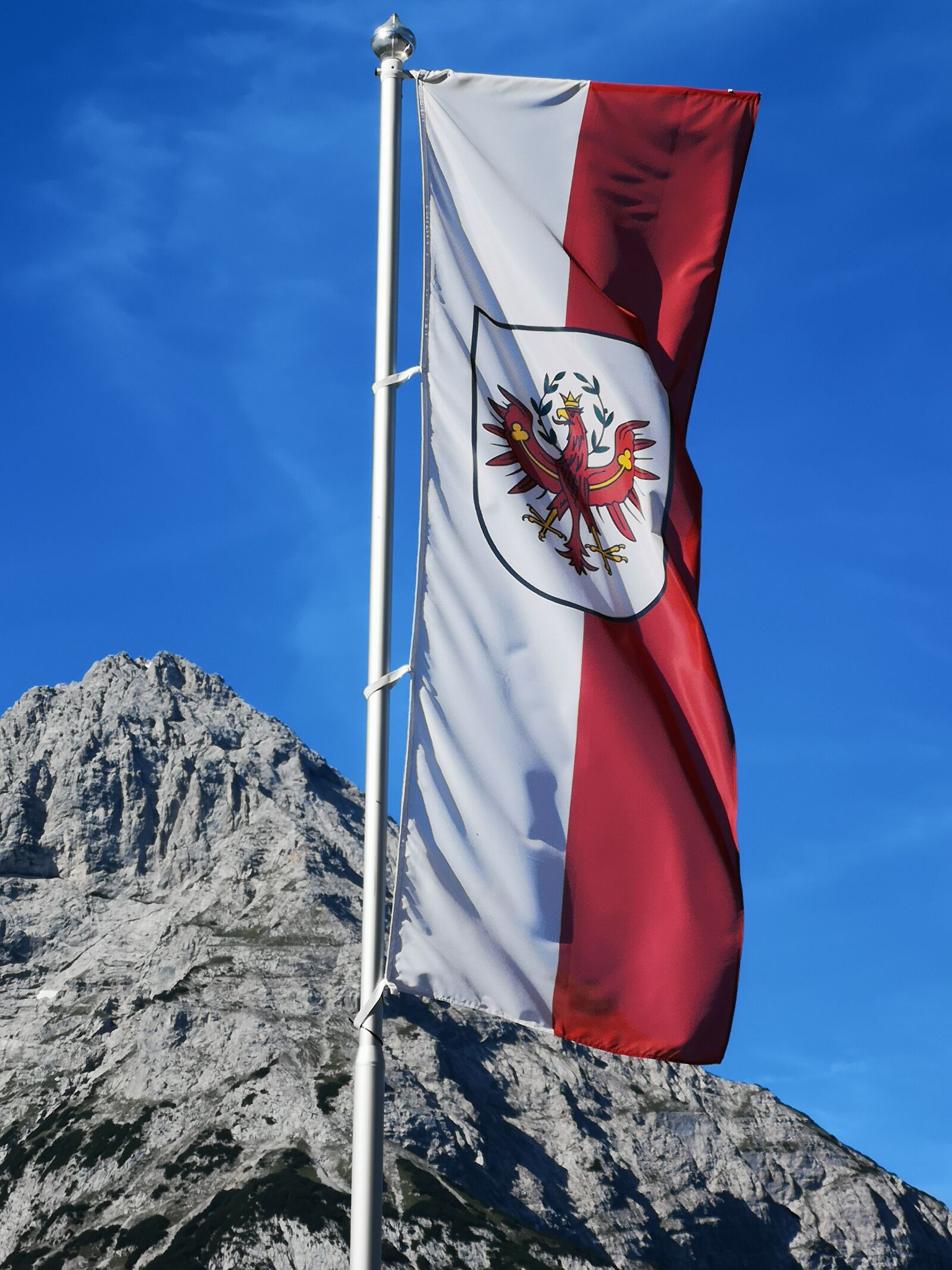 HUAWEI CLT-L29 sample photo. Flag, tyrol, mountain photography