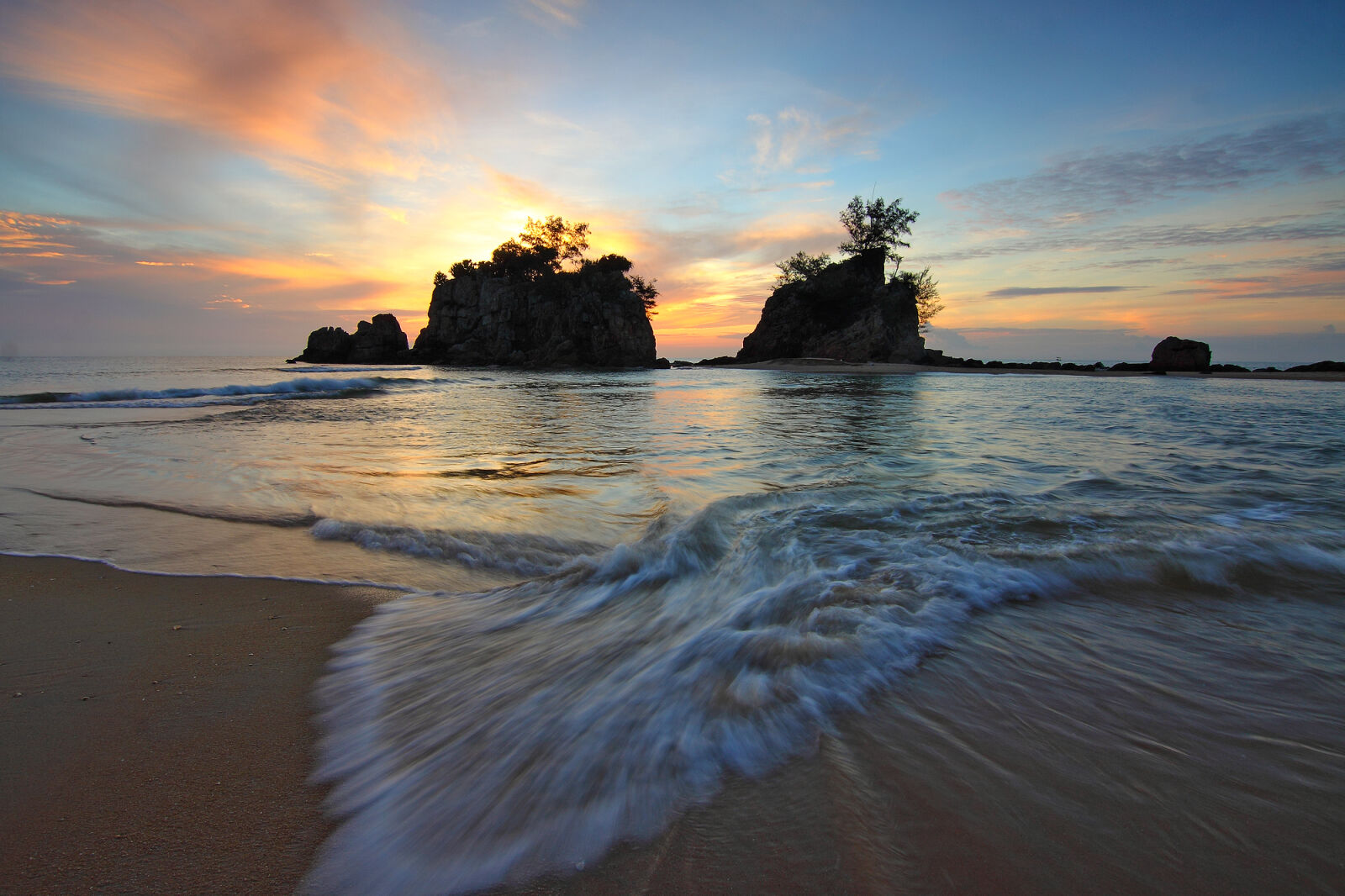 Canon EOS 50D sample photo. Beach, clouds, dawn, landscape photography