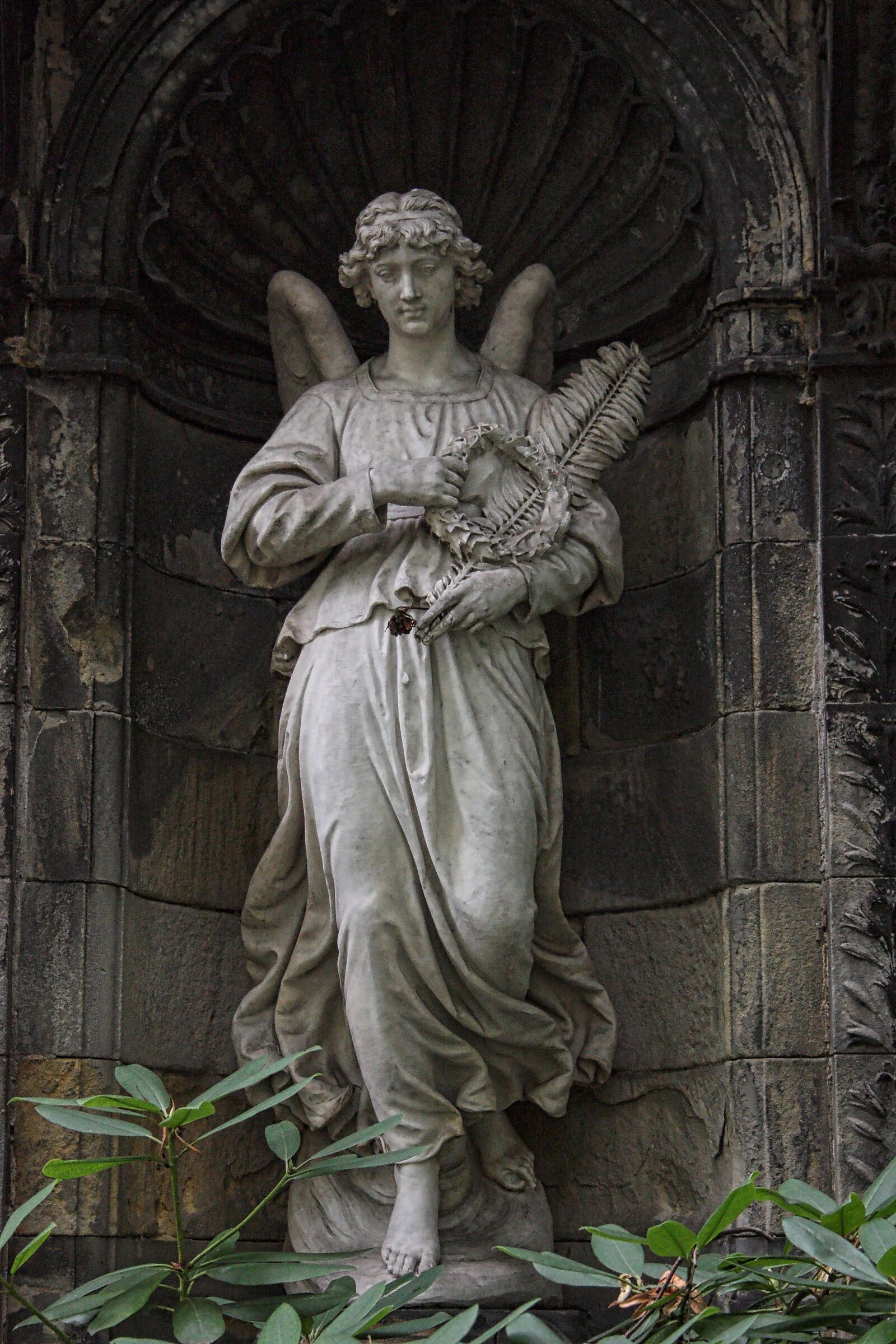 Canon EOS 450D (EOS Rebel XSi / EOS Kiss X2) sample photo. Matthäus-kirchhof, cemetery, berlin photography