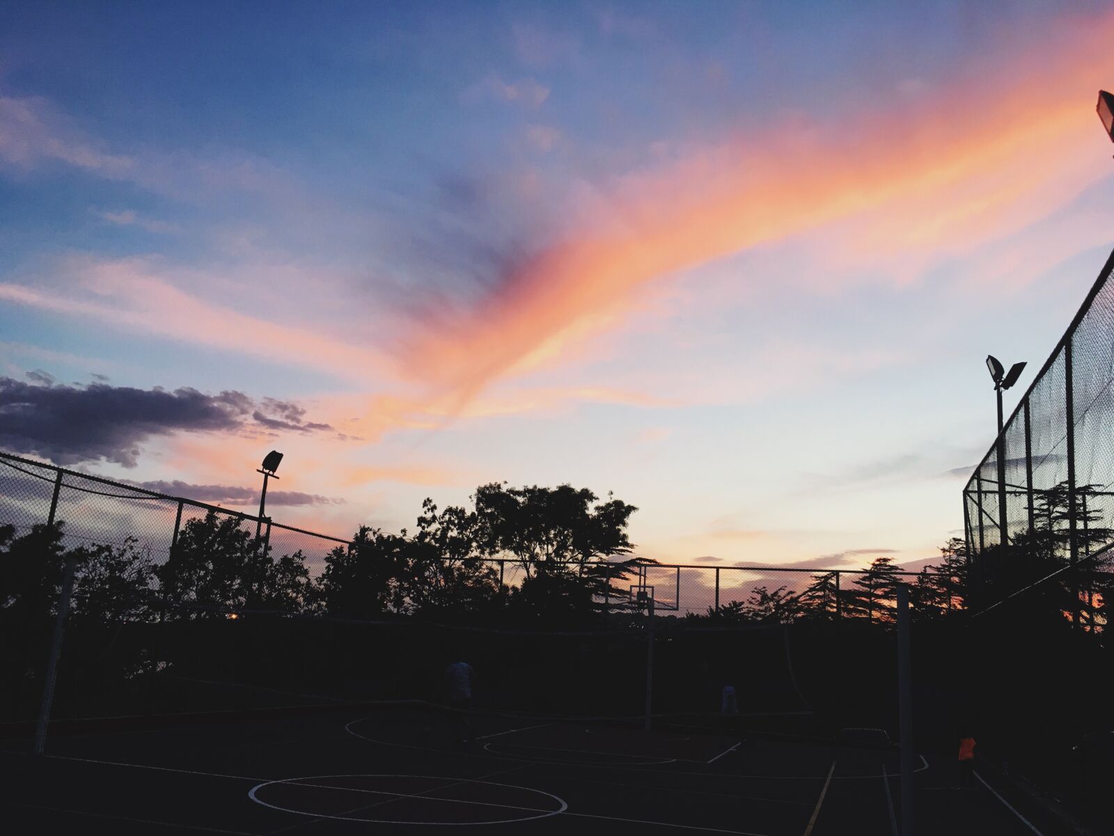 iPhone SE back camera 4.15mm f/2.2 sample photo. Basketball, court, sport photography