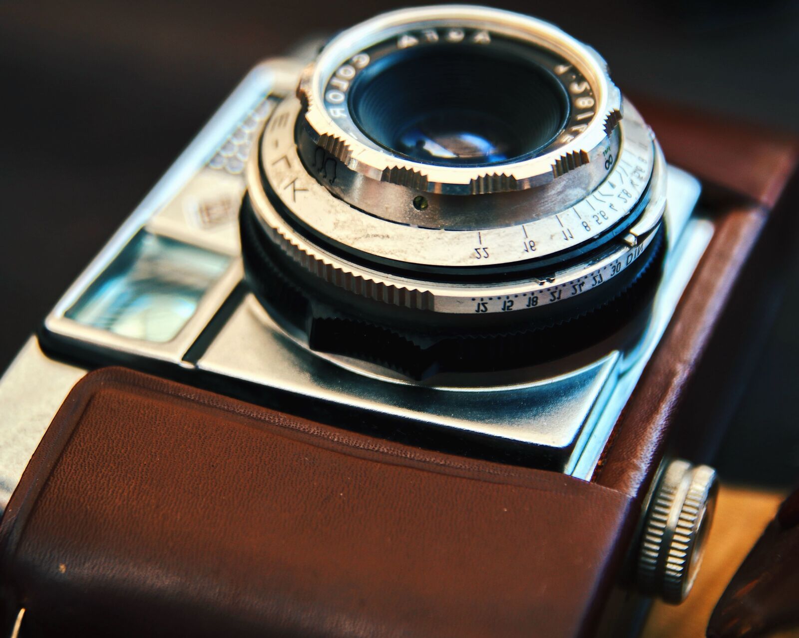 Canon EOS M5 sample photo. Photo camera, lens, retro photography