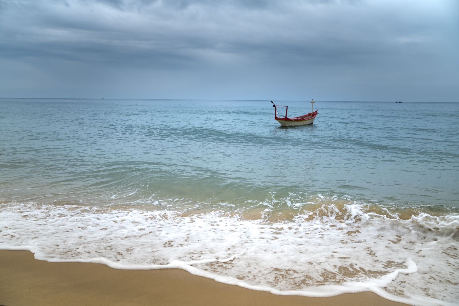 Sony a7R II + Sony FE 24-70mm F2.8 GM sample photo. Background, bay water, the photography