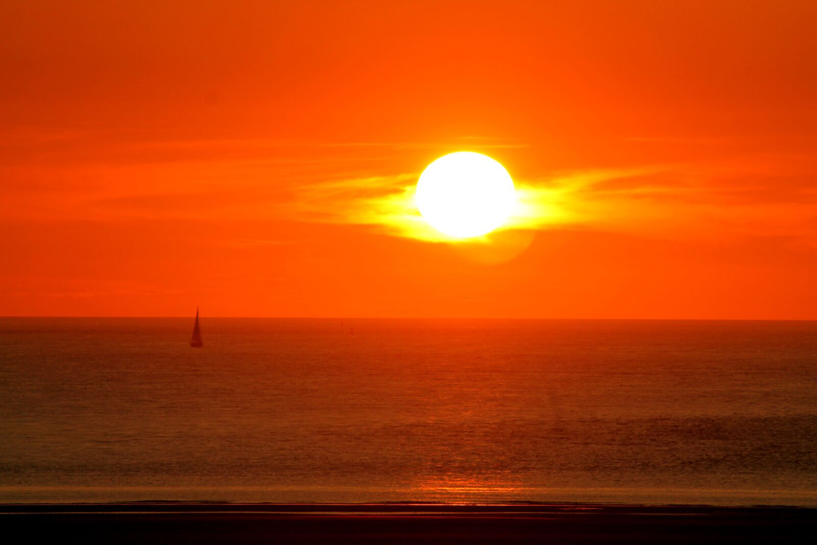 Canon EOS 1100D (EOS Rebel T3 / EOS Kiss X50) sample photo. Sunset, borkum, north sea photography