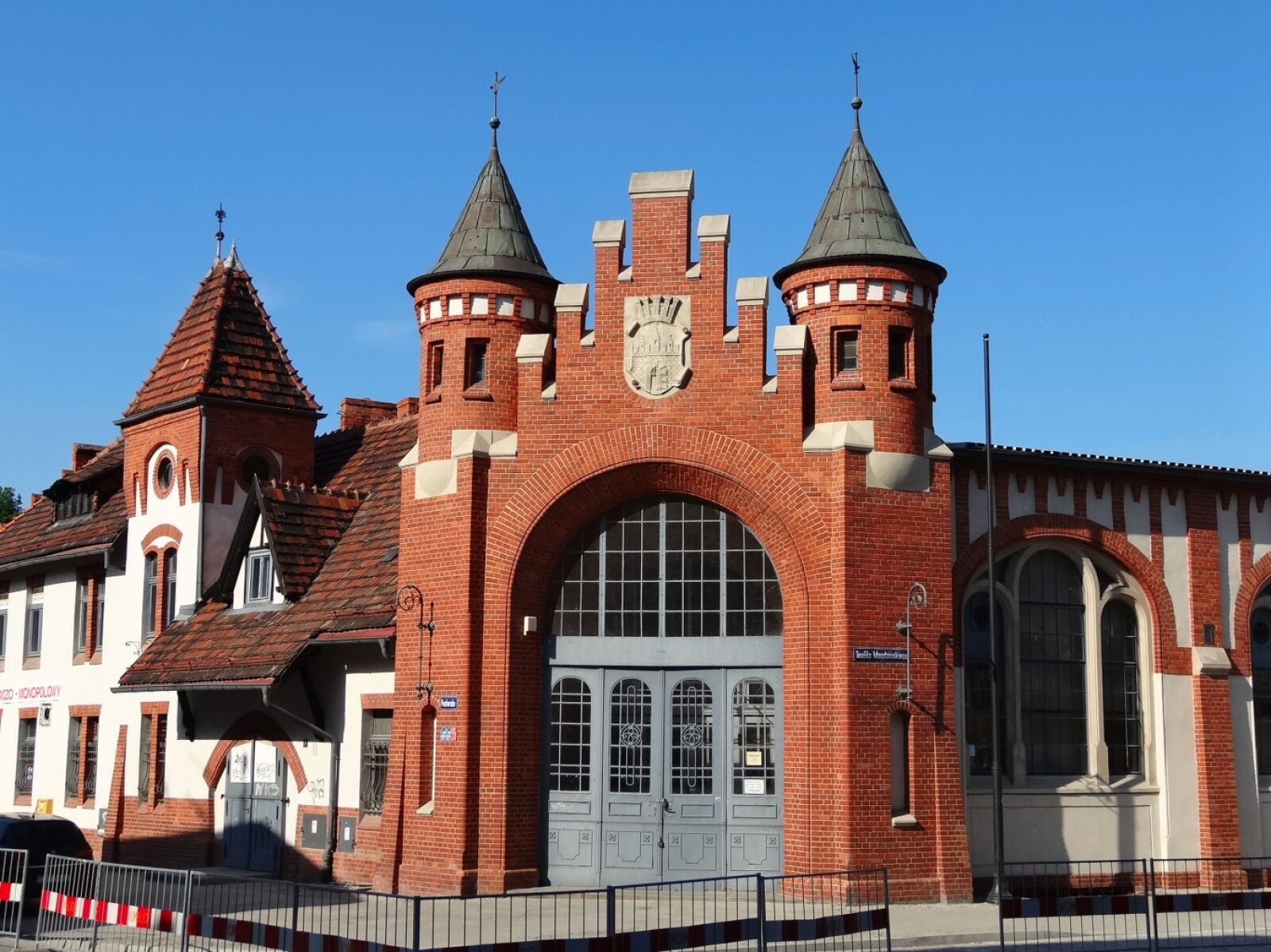 Sony Cyber-shot DSC-HX20V sample photo. Market hall, bydgoszcz, building photography