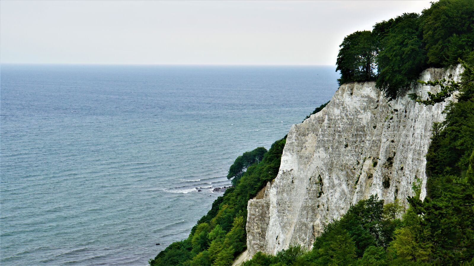 Sony E 18-200mm F3.5-6.3 OSS LE sample photo. White cliffs, baltic sea photography