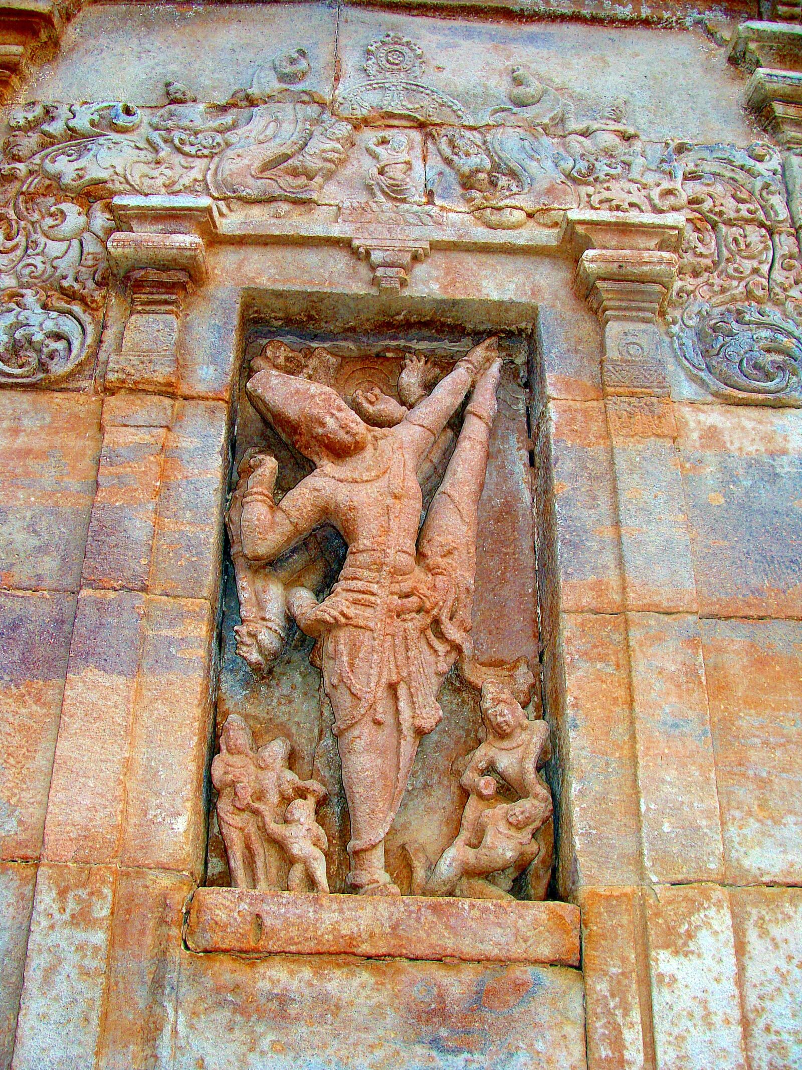 Sony Cyber-shot DSC-H10 sample photo. Pattadakal, unesco, wall carvings photography