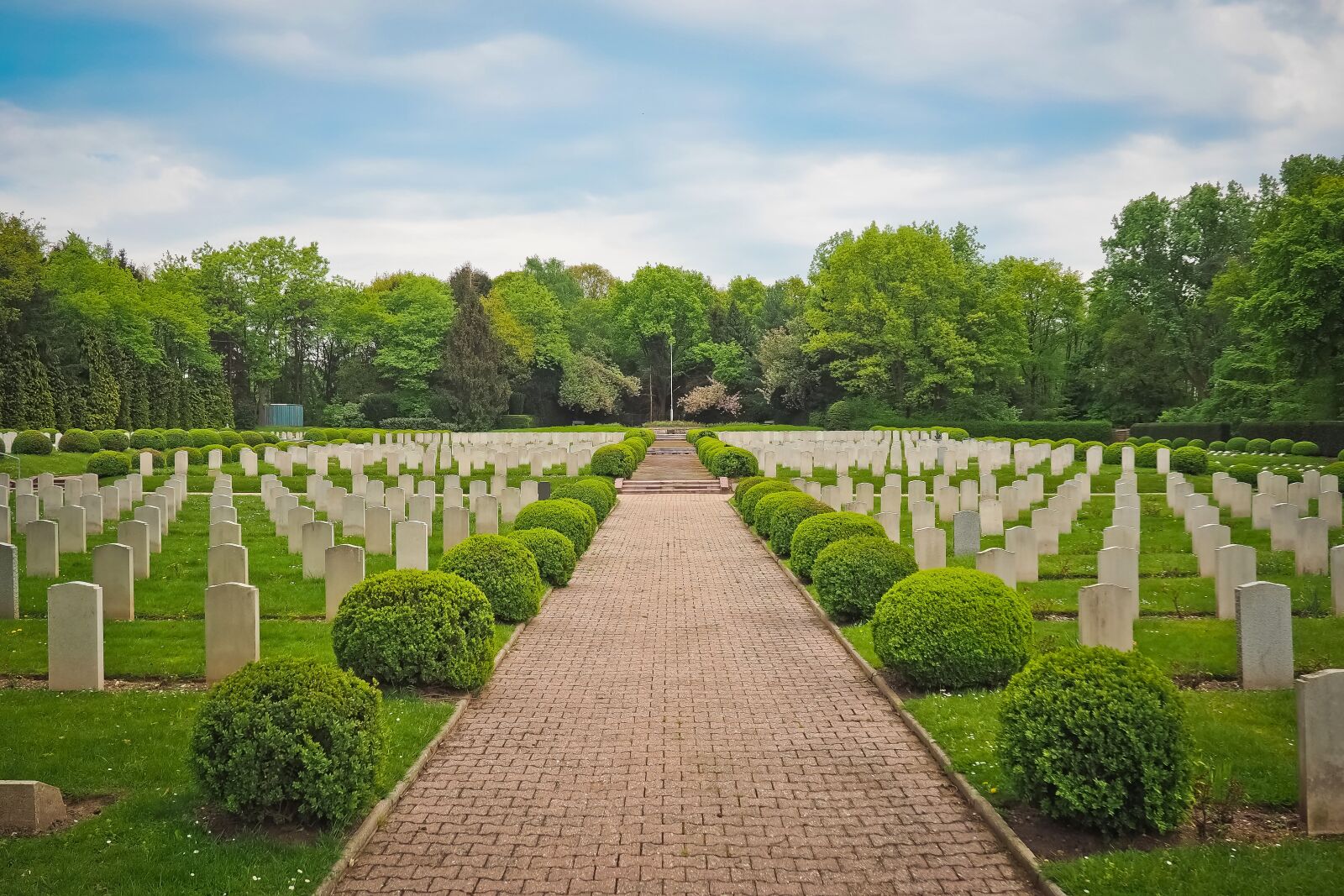 Olympus OM-D E-M10 sample photo. Cemetery, military cemetery, graves photography
