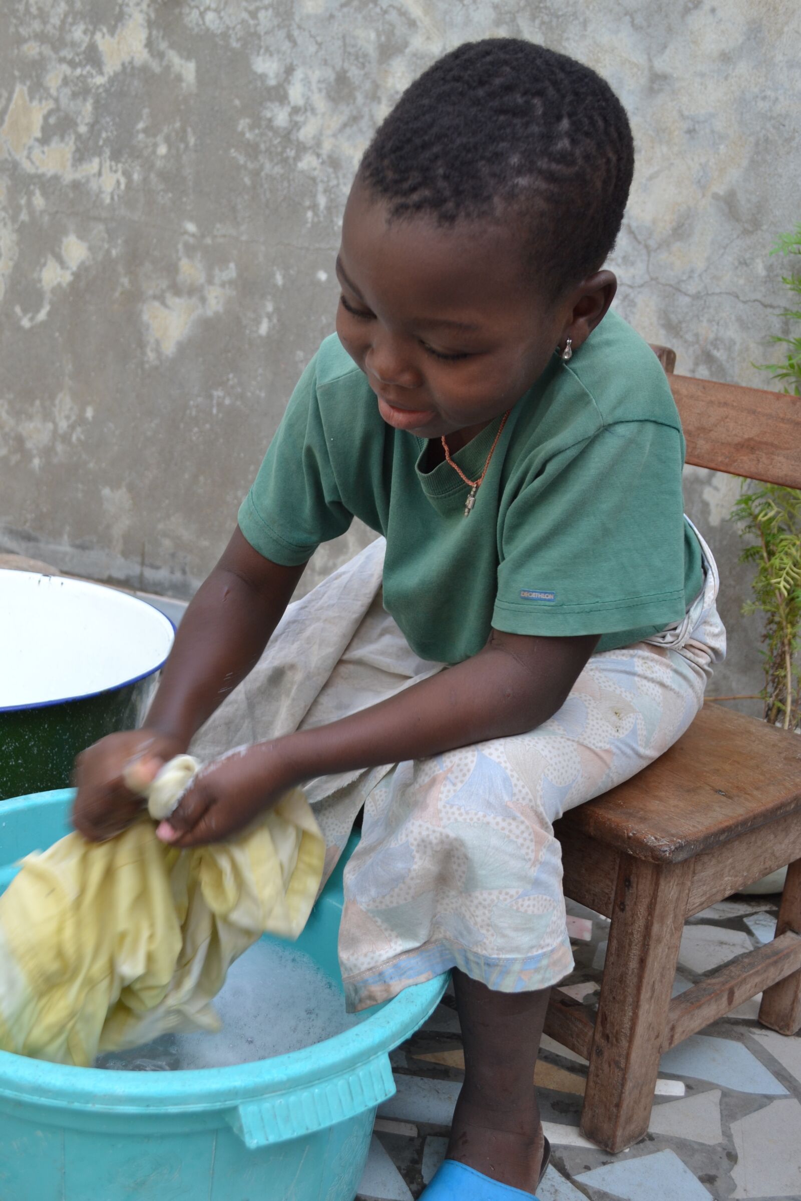 Nikon D3100 sample photo. Wash, child, laundry photography