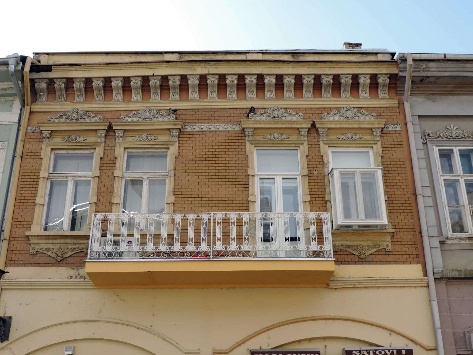 Nikon Coolpix P520 sample photo. Baroque, house, architecture, balcony photography