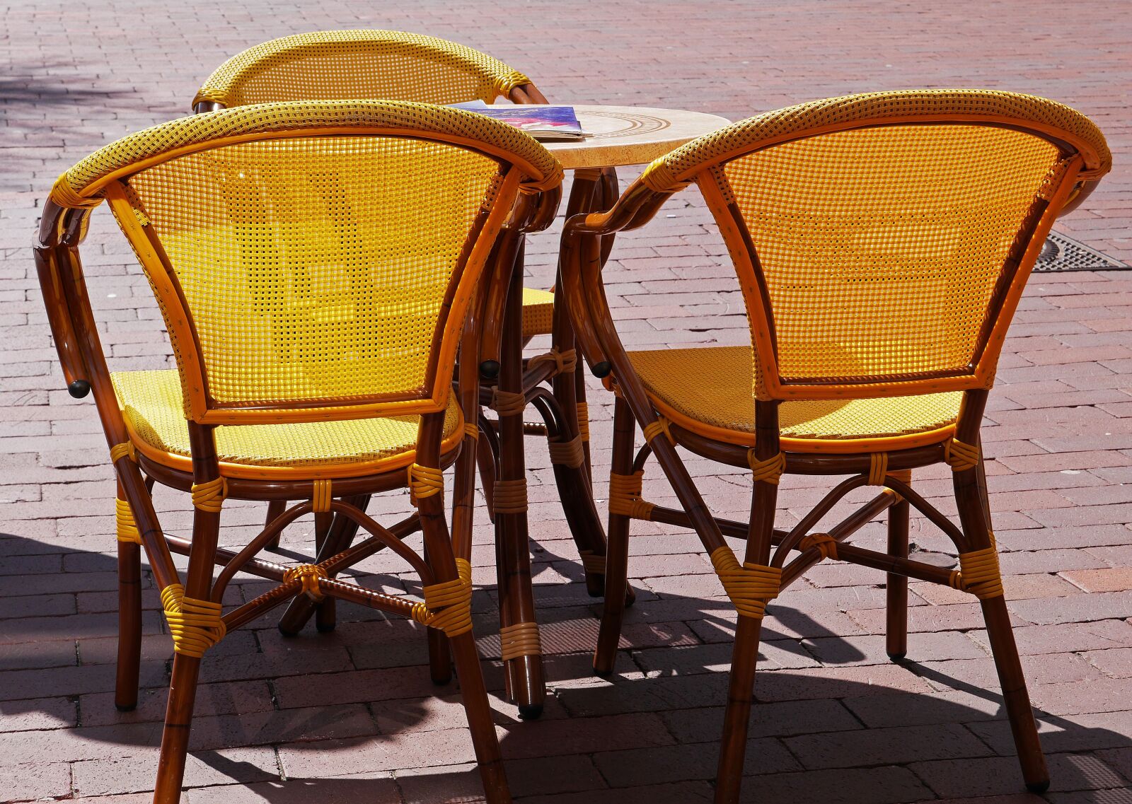 Panasonic Lumix DMC-GH3 sample photo. Seating arrangement, ice cream photography