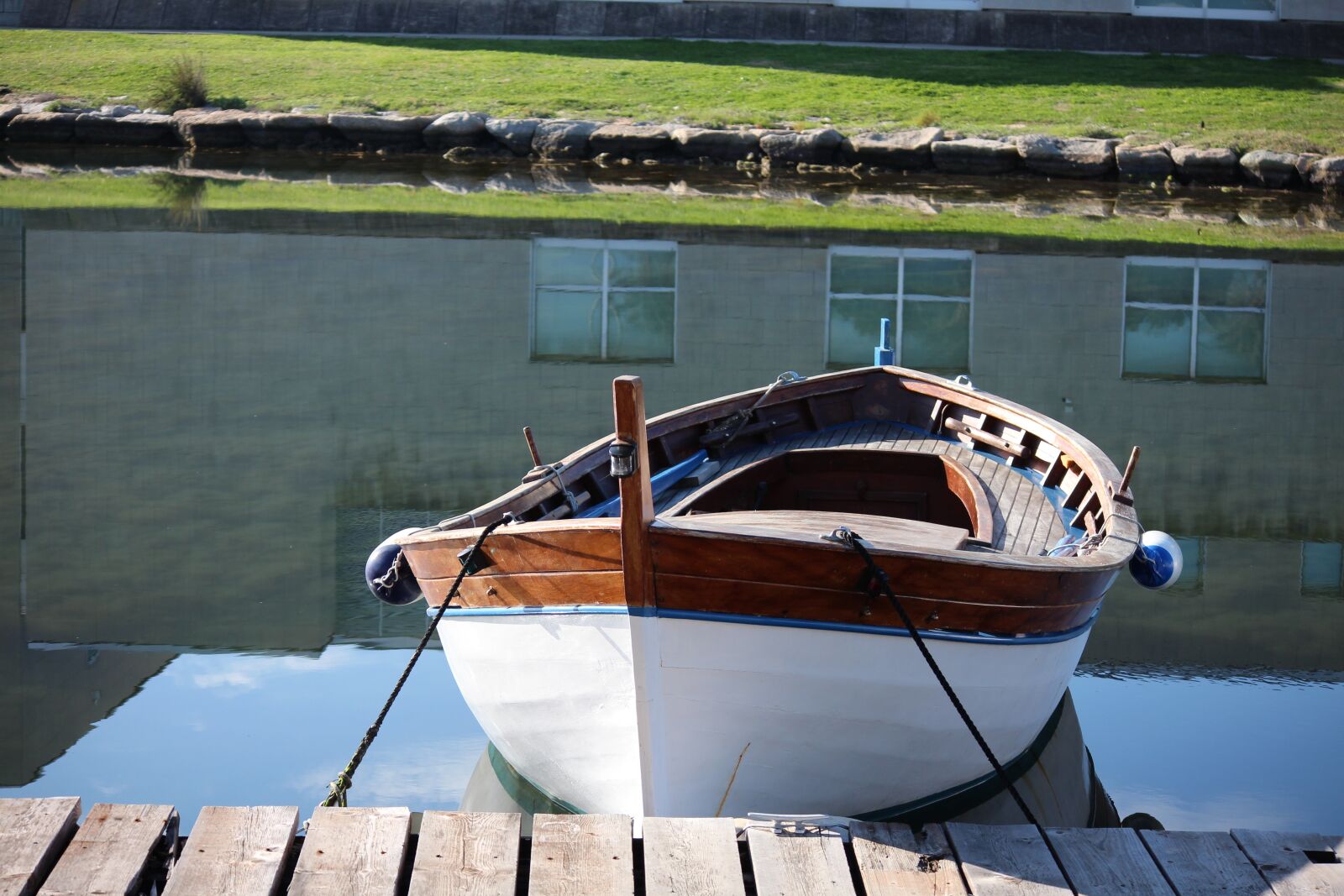 Canon EOS M sample photo. Boat, fishermen, waters photography