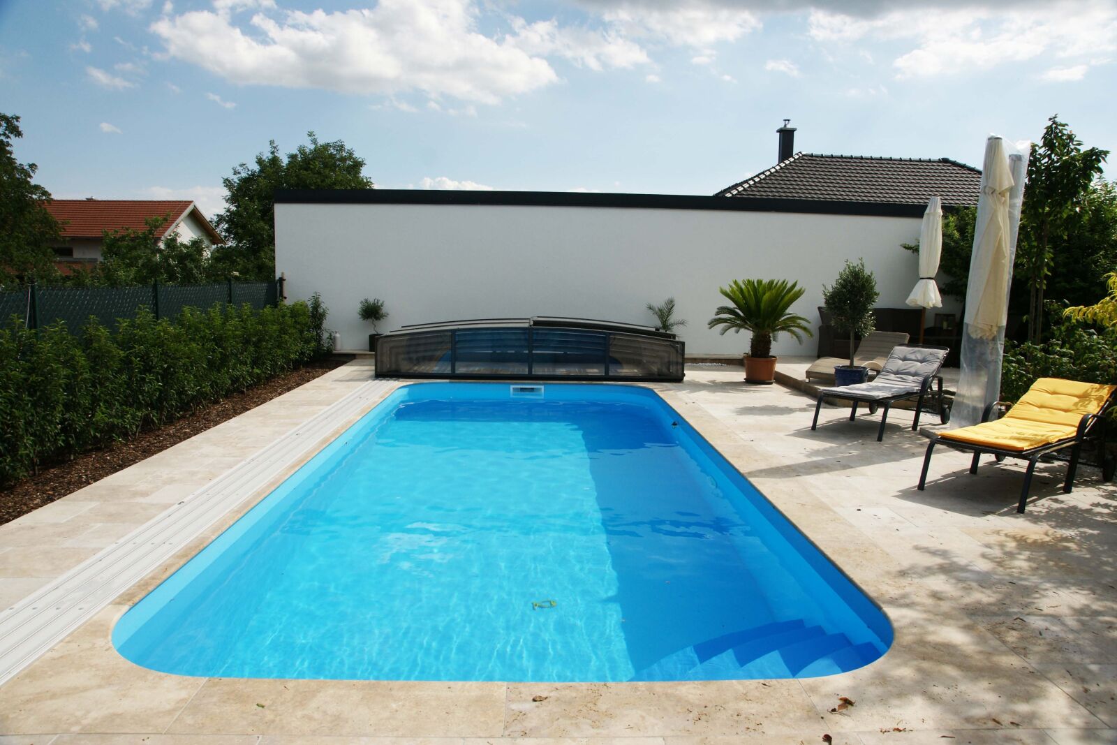 Sony Alpha DSLR-A700 sample photo. Luxury, swimming pool, summer photography
