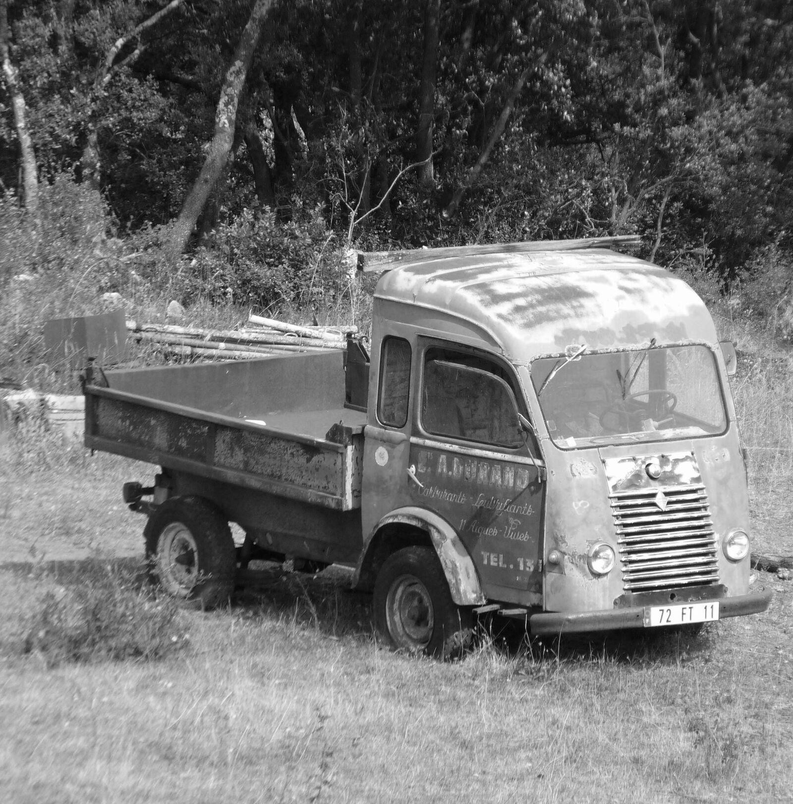 Panasonic Lumix DMC-FZ35 (Lumix DMC-FZ38) sample photo. Truck, former, older vehicles photography