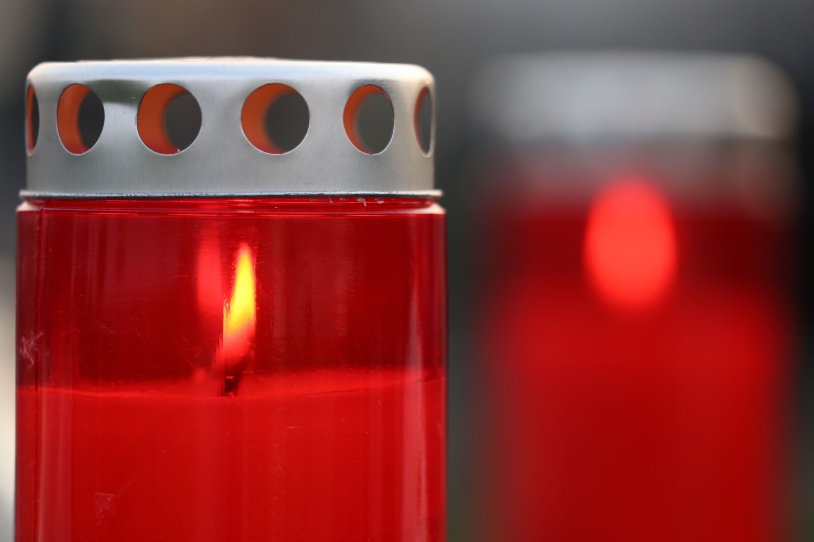 Canon EOS 6D + Canon EF 70-300 F4-5.6 IS II USM sample photo. Two red candles, light photography