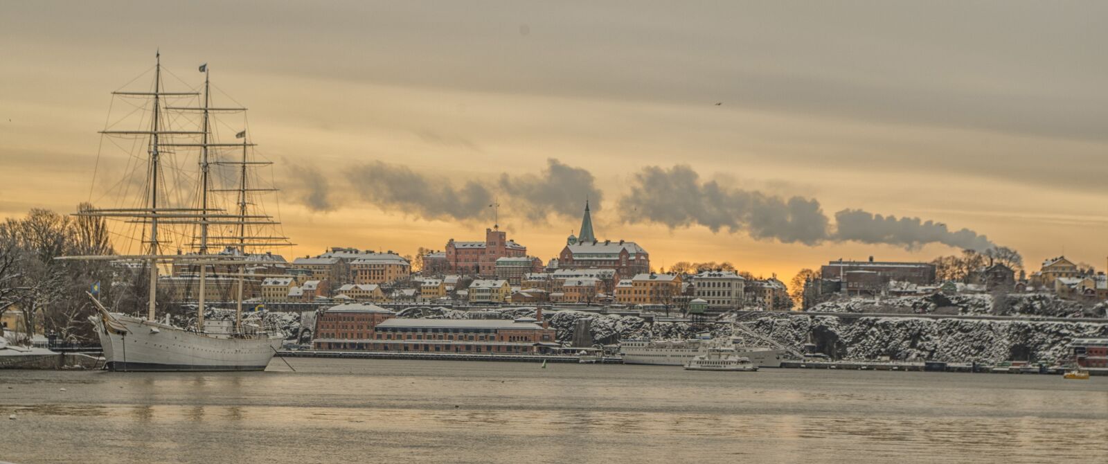 Pentax K-50 sample photo. Södermalm, stockholm, smoke photography