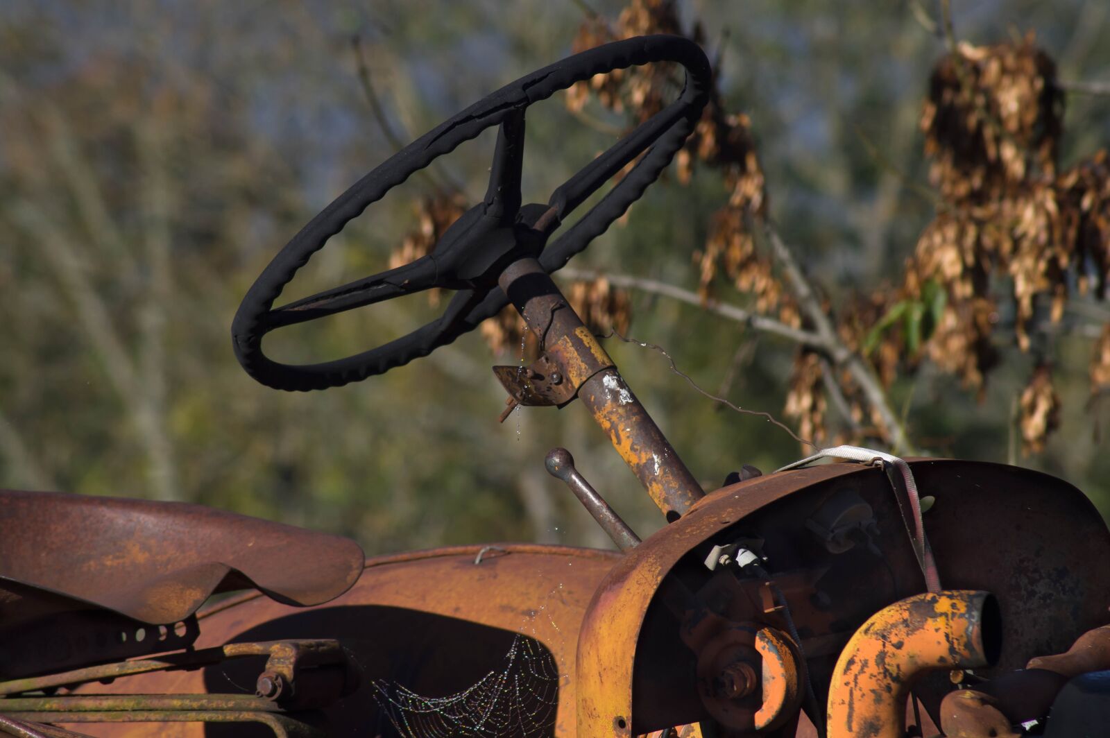 Tamron AF 70-300mm F4-5.6 Di LD Macro sample photo. Tractor, steering wheel, old photography