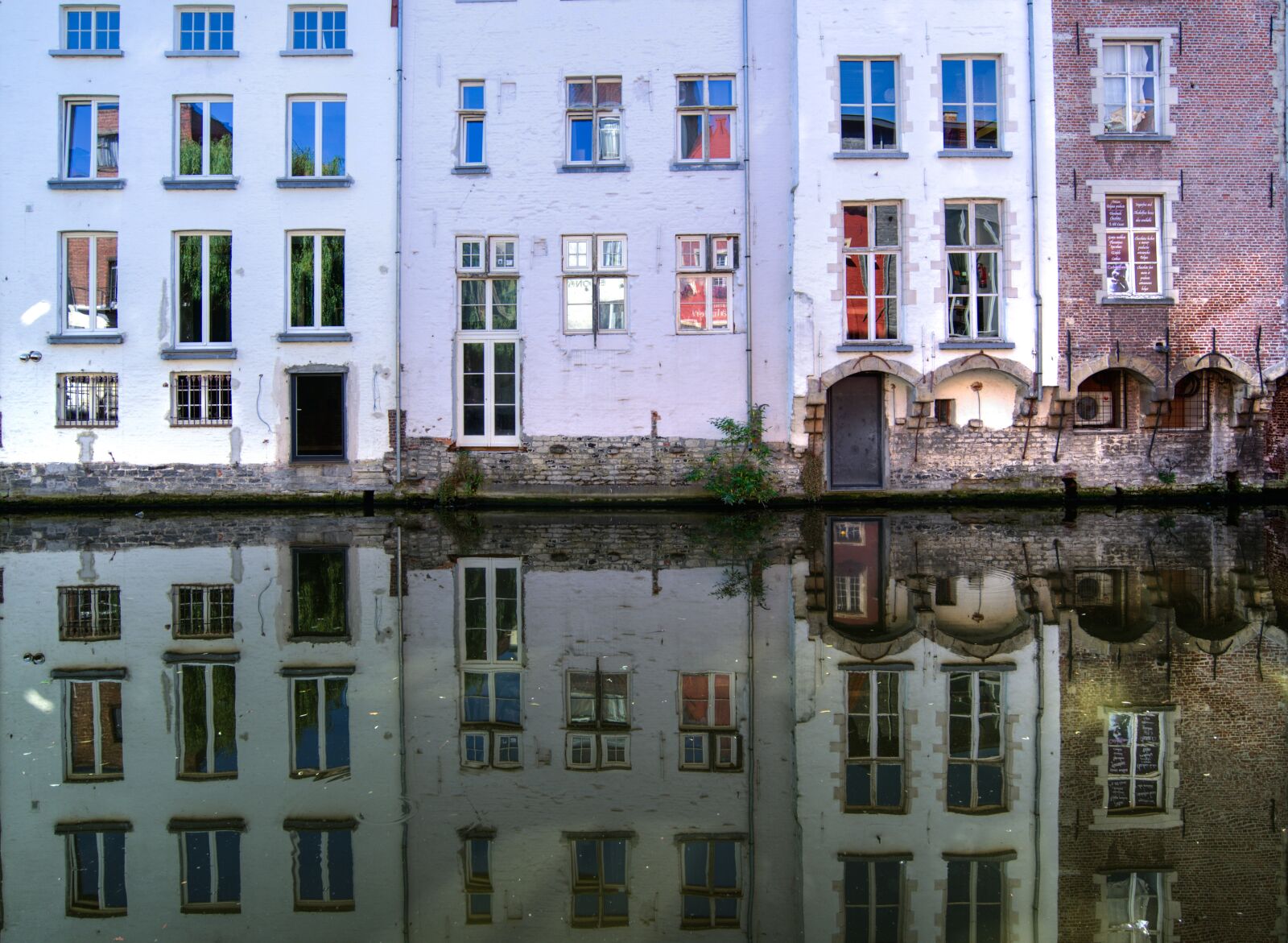 Nikon D610 sample photo. Ghent, lei, reflection photography