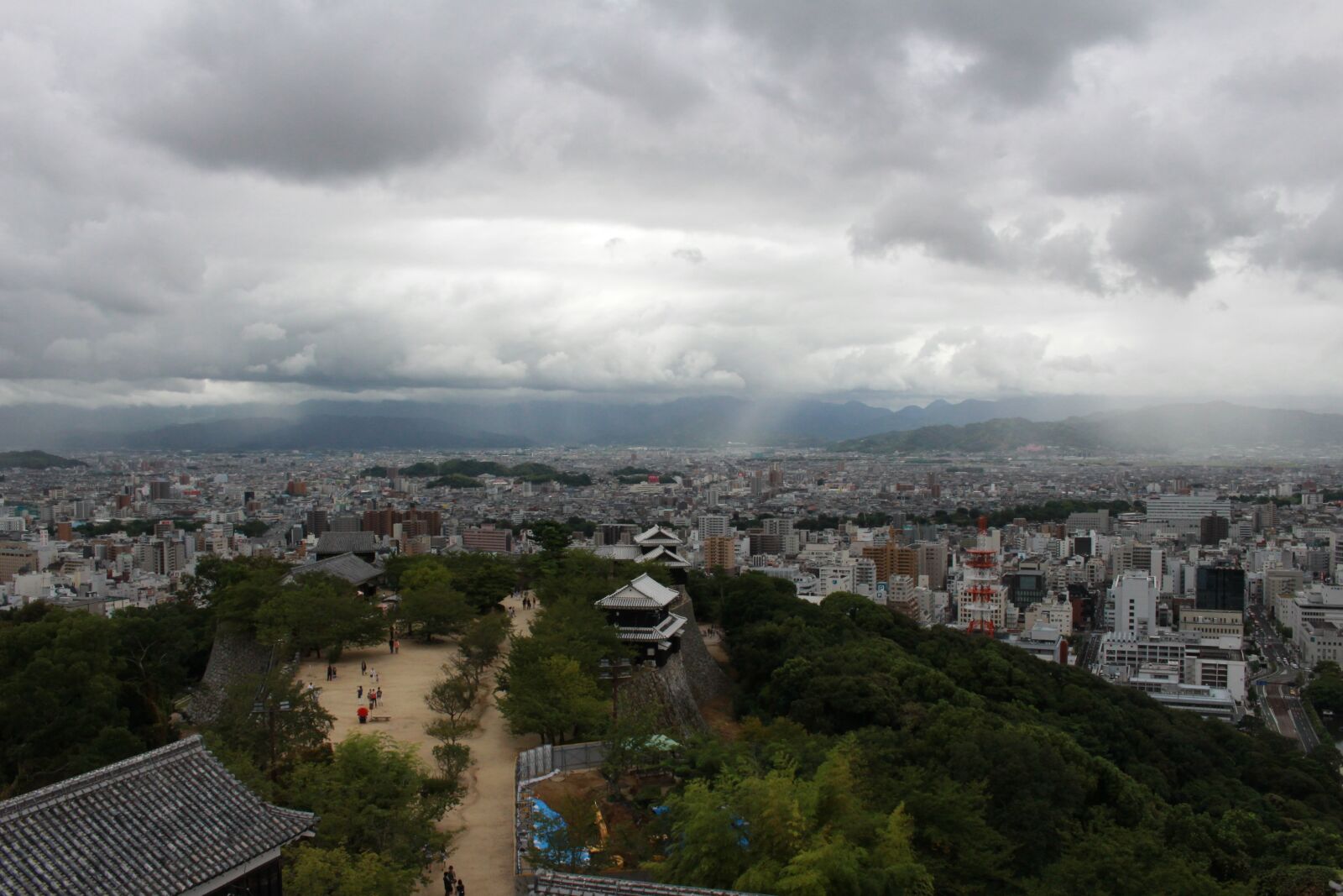 Canon EOS 100D (EOS Rebel SL1 / EOS Kiss X7) sample photo. Matsuyama, rain cloud, raindrops photography