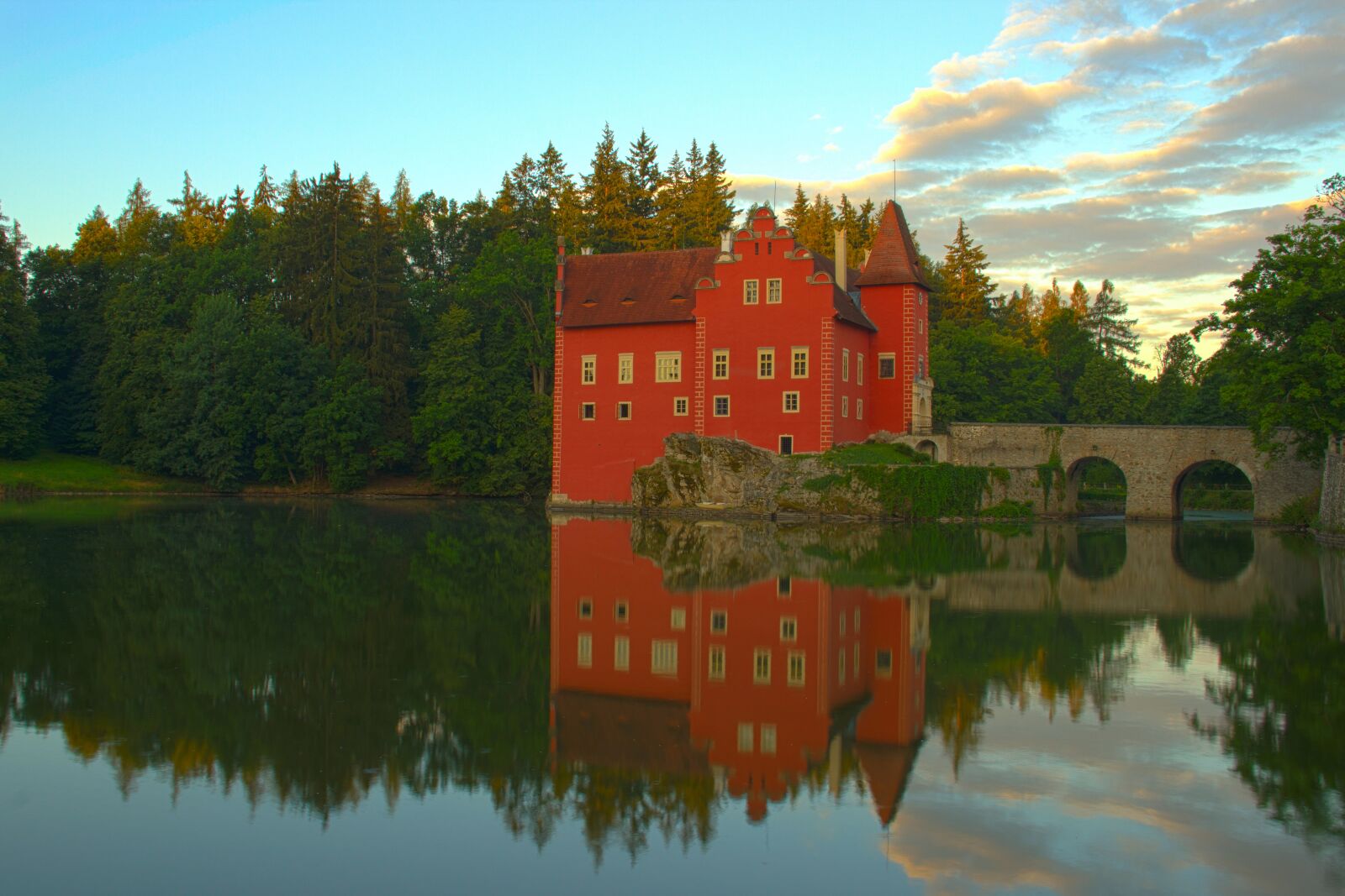 Canon EOS 600D (Rebel EOS T3i / EOS Kiss X5) sample photo. Castle, erven lhota, czech photography