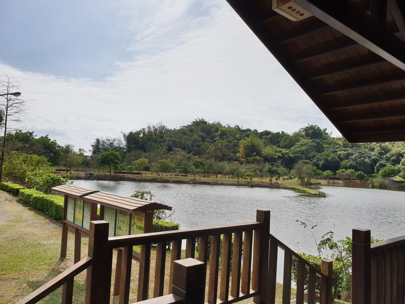 Samsung Galaxy Note9 sample photo. Lakeside, gazebo, pavilion photography