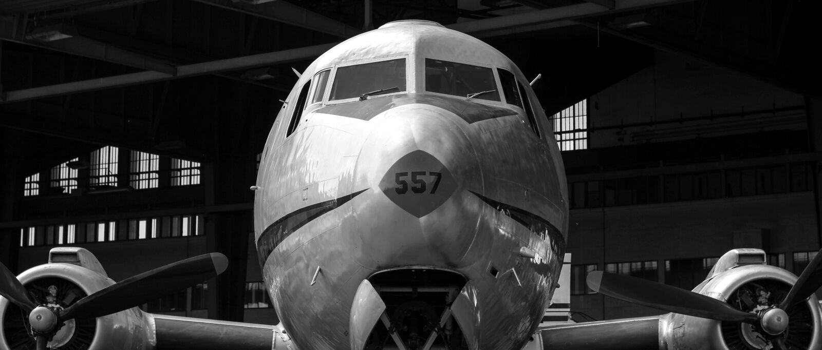 Canon EOS 700D (EOS Rebel T5i / EOS Kiss X7i) + Canon EF 50mm F1.8 STM sample photo. Aircraft, propeller, bomber photography