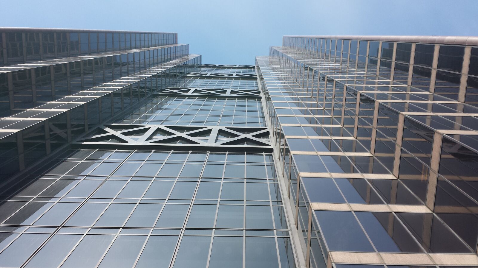 Samsung Galaxy S4 sample photo. Skyscraper, building, arch photography