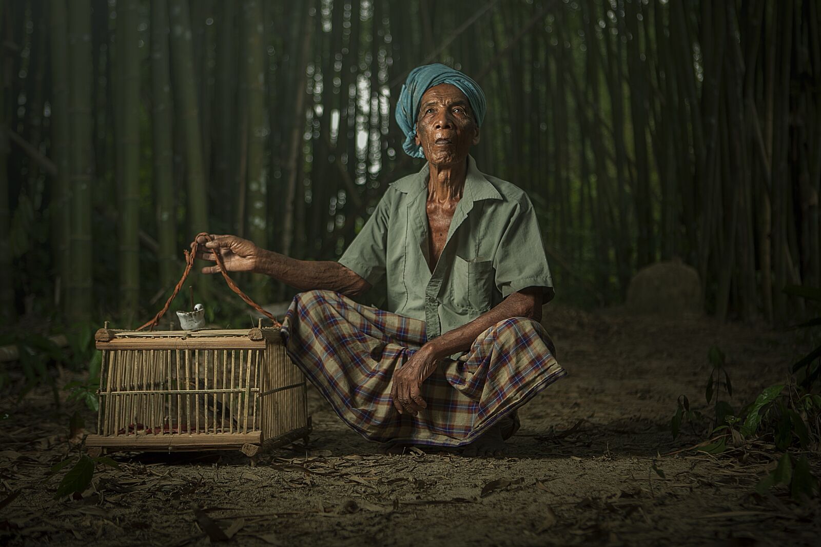 Canon EOS 5D Mark II + Canon EF 24-70mm F2.8L USM sample photo. Grandpa, human interest, hobby photography