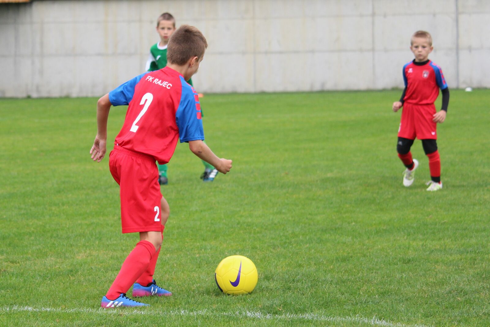 Canon EF-S 55-250mm F4-5.6 IS STM sample photo. Football, pupils, younger pupils photography