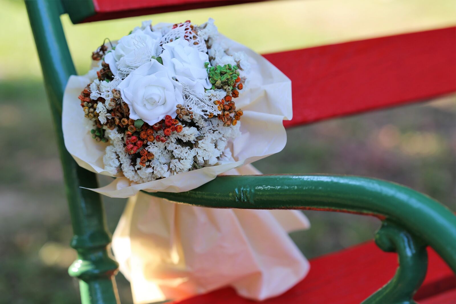 Canon EOS 6D + Canon EF 100mm F2.8 Macro USM sample photo. White flower bridal bouquet photography