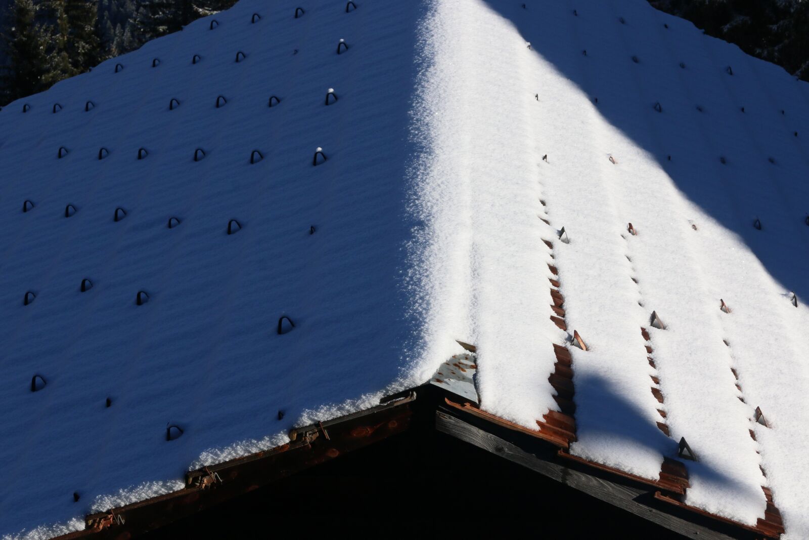 Canon EOS 70D sample photo. Snow, roof, snow angel photography