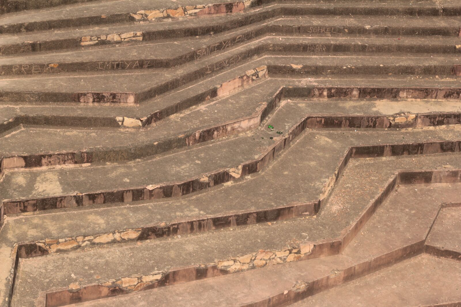 Canon EOS 550D (EOS Rebel T2i / EOS Kiss X4) sample photo. Steps, pattern, lines photography
