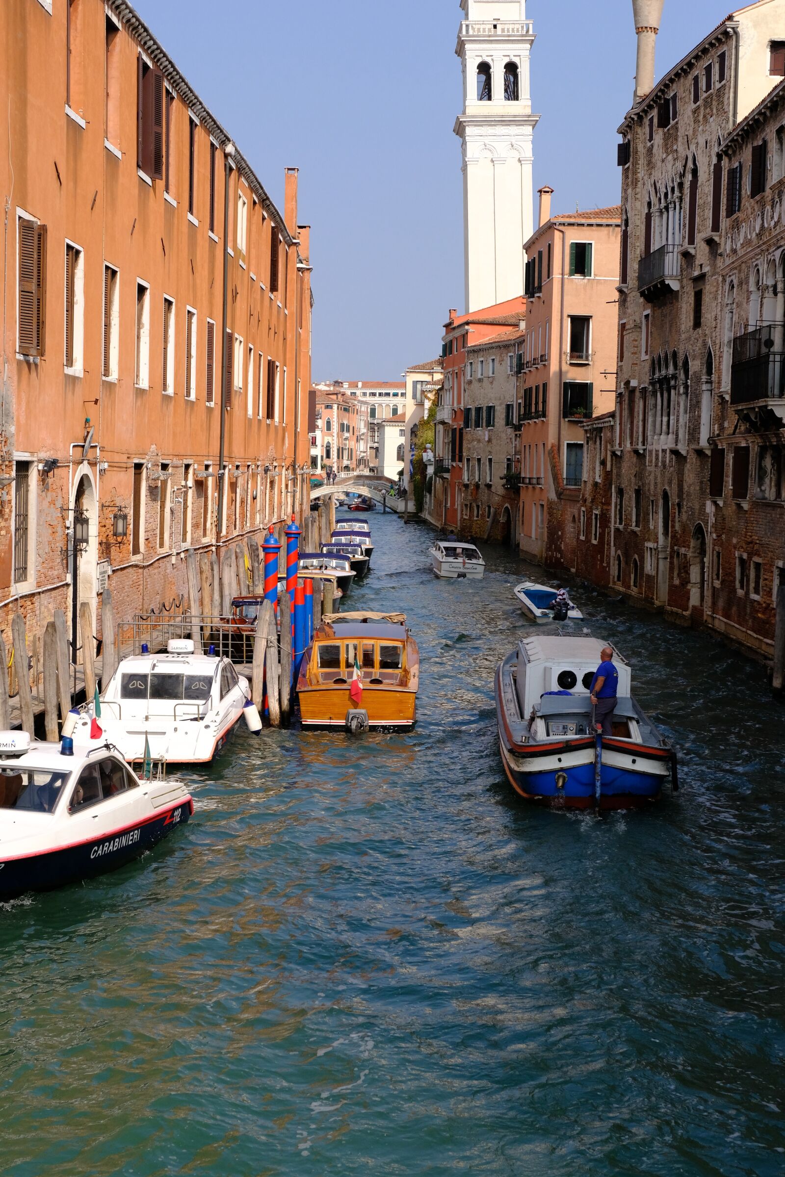 Fujifilm X-T2 + Fujifilm XF 16-55mm F2.8 R LM WR sample photo. Channel, gondola, venetian photography