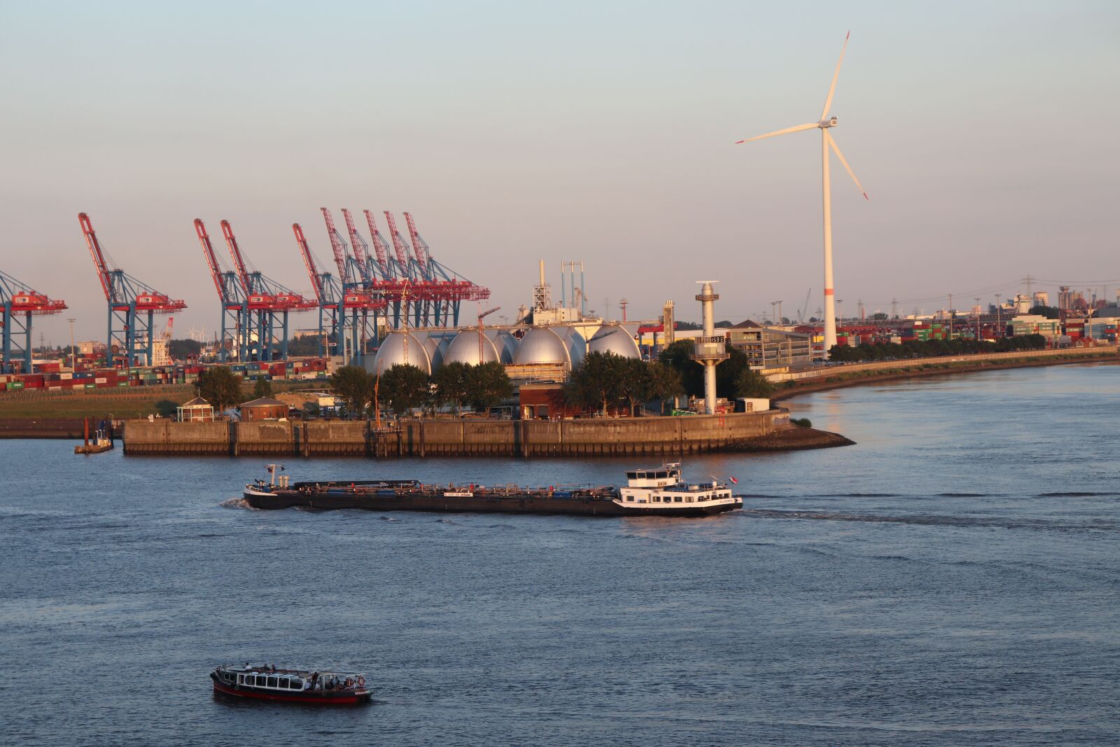 Canon EOS 200D (EOS Rebel SL2 / EOS Kiss X9) sample photo. Hamburg, boat, port photography